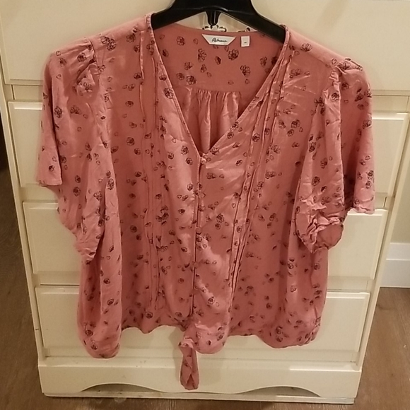 Reitmans Tops - Pink Tie Top